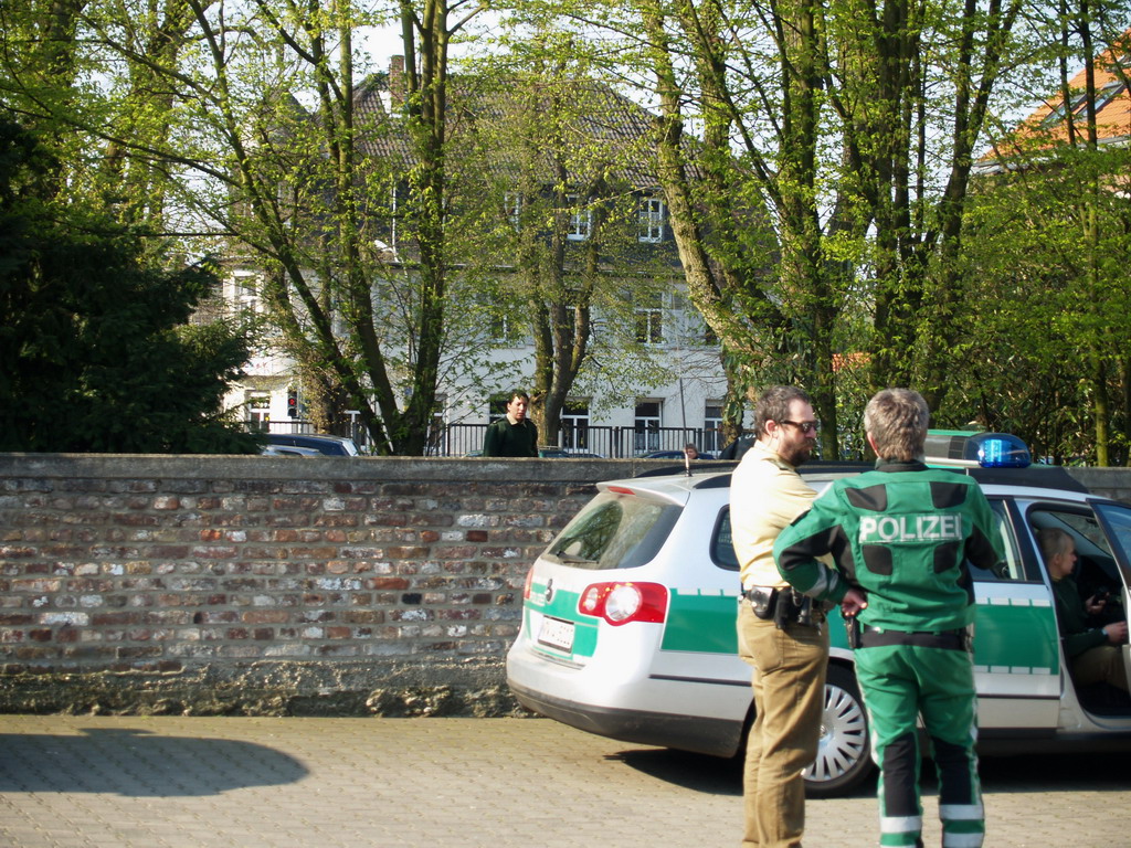 Messerstecherei Koeln Duennwald Berlinerstr P08.JPG